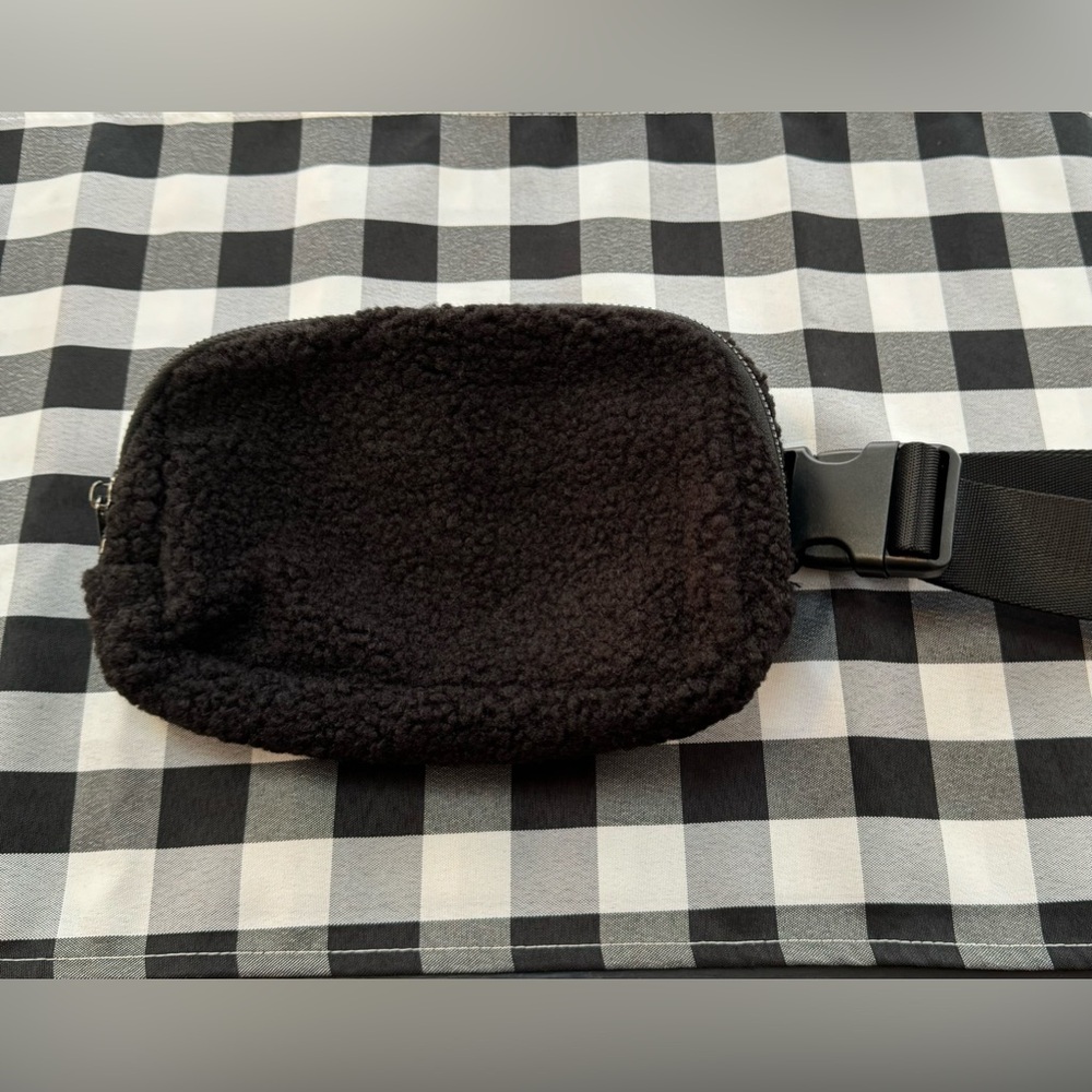 Belt Bag Sherpa Fleece Black Crossbody Fanny Pack Fuzzy NWT  Use it Everywhere